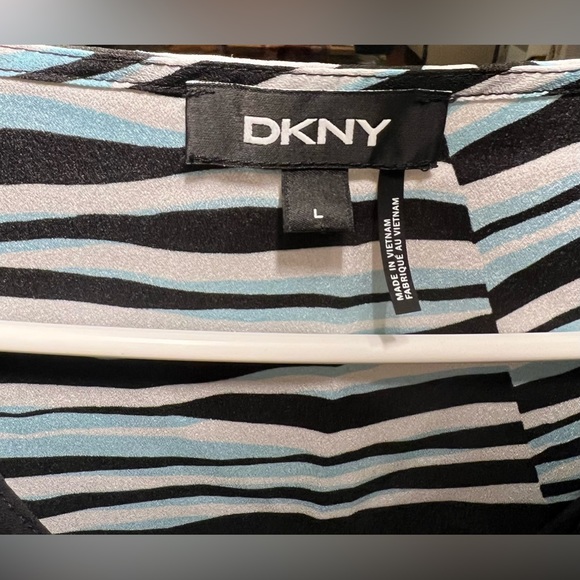 NEVER WORN,DKNY,ZEBRA PRINT,BLACK,WHITE,BABY BLUE,VNECK BLOUSE, SIZE L - Picture 5 of 6